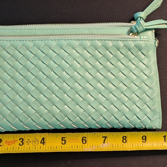 Urban Expressions Mint Crossbody Handbag - Picture 9 of 9